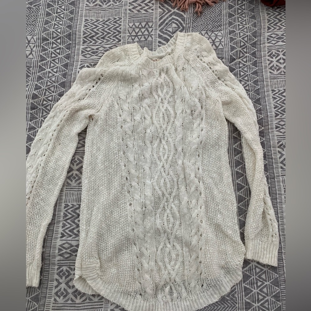 White sweater, size large, light weight, breathable, worn twice.